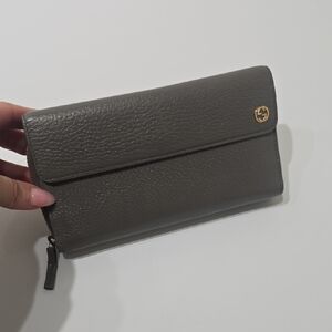 Gucci Grey Pebbled Leather Interlocking GG Continental Zip Wallet –Made in Italy